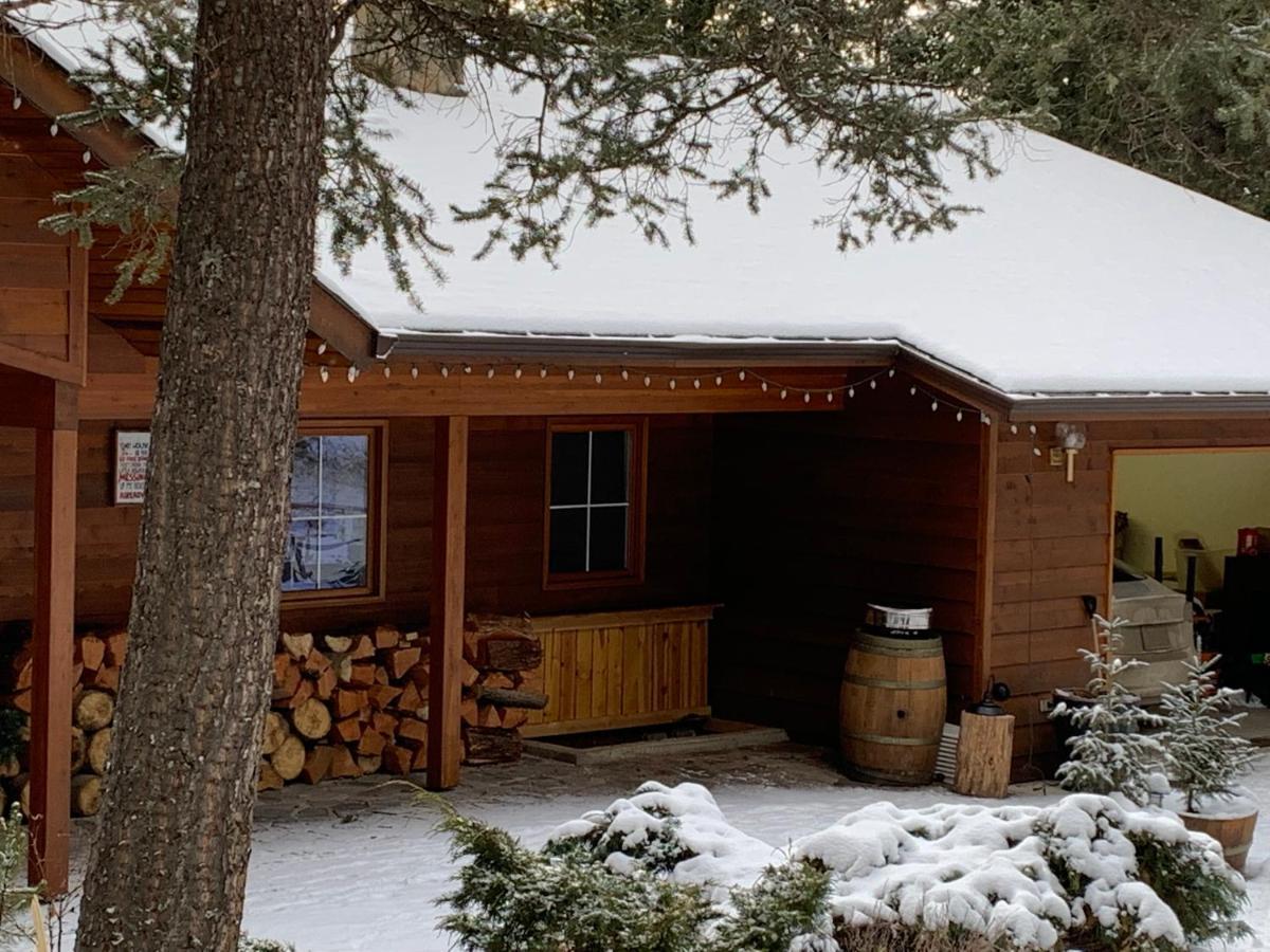 The Horse Lake Inn Lone Butte Esterno foto